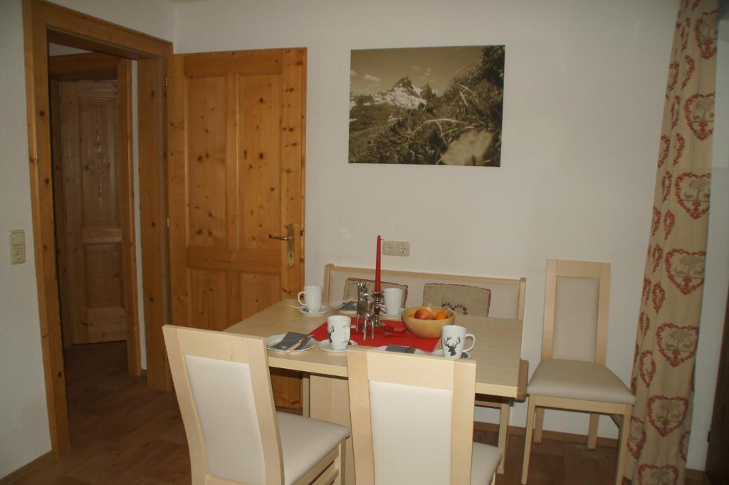 Appartment Sarlo 장크트안톤암아를베르크 객실 사진